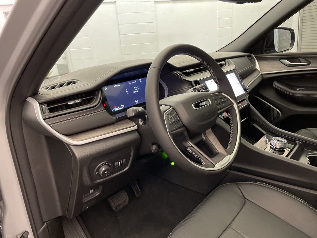 New 2026 Jeep Grand Cherokee Limited image 16