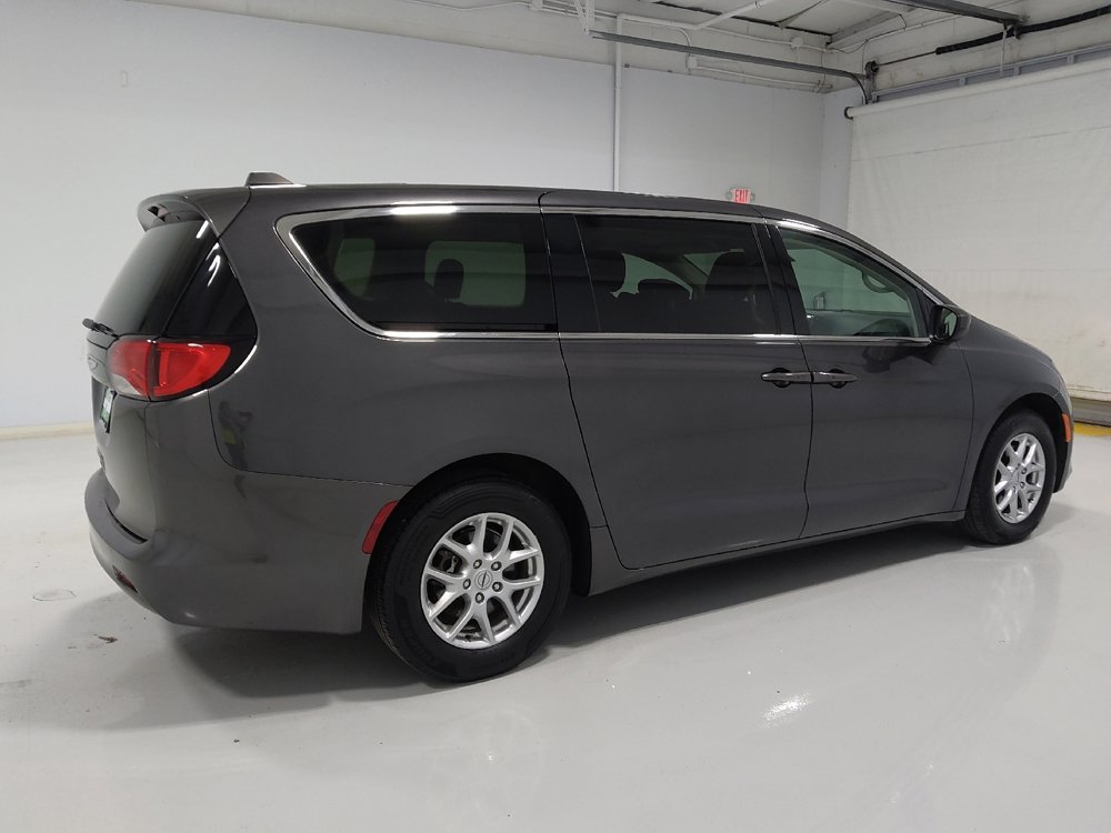 Used 2022 Chrysler Voyager LX image 10