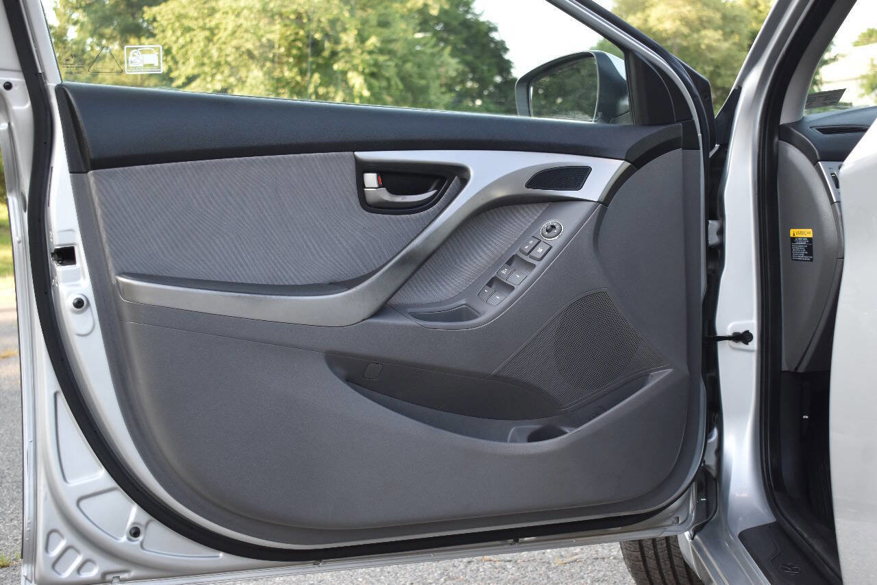 Used 2012 Hyundai Elantra GLS w/ Preferred Pkg 3 image 8