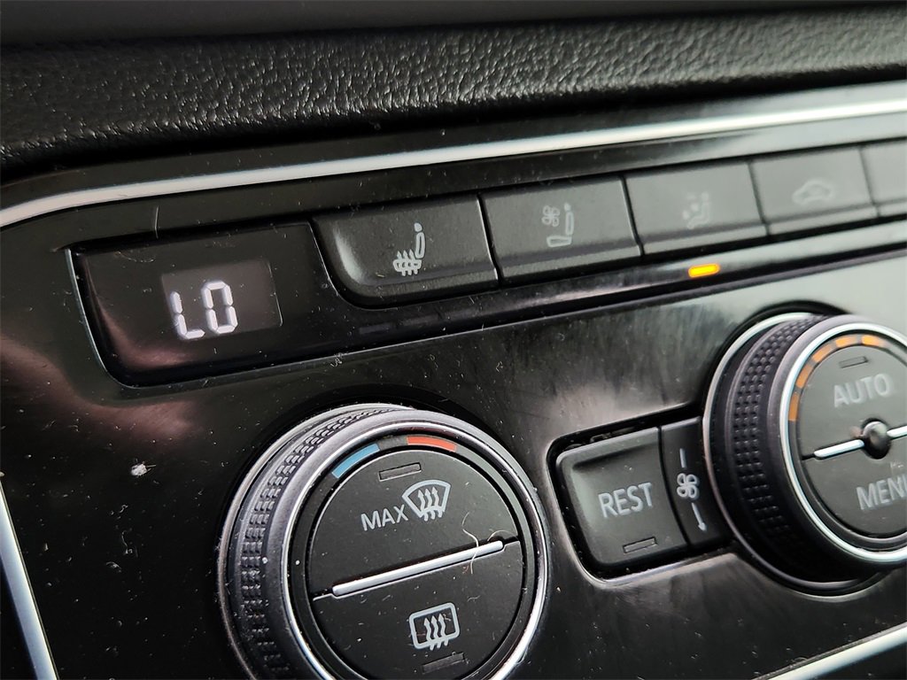 Used 2022 Volkswagen Atlas SEL Premium image 15