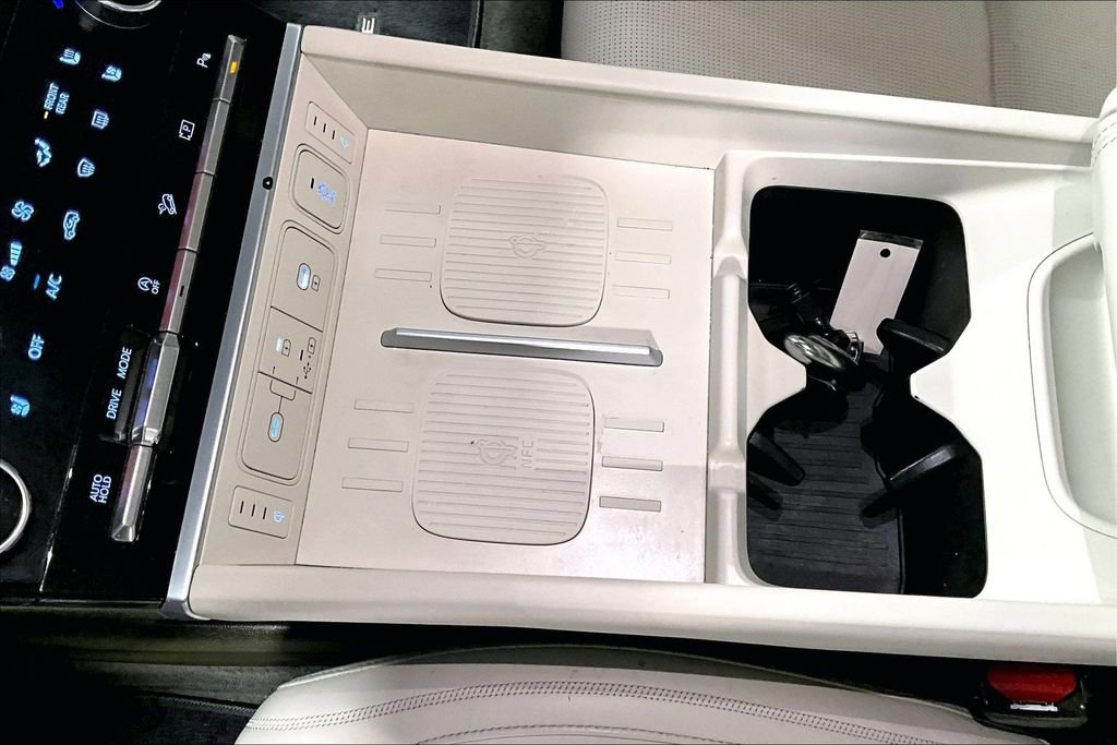 Used 2025 Hyundai Santa Fe Calligraphy image 17