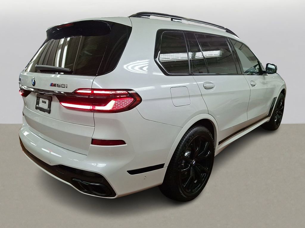 Used 2025 BMW X7 M60i image 4