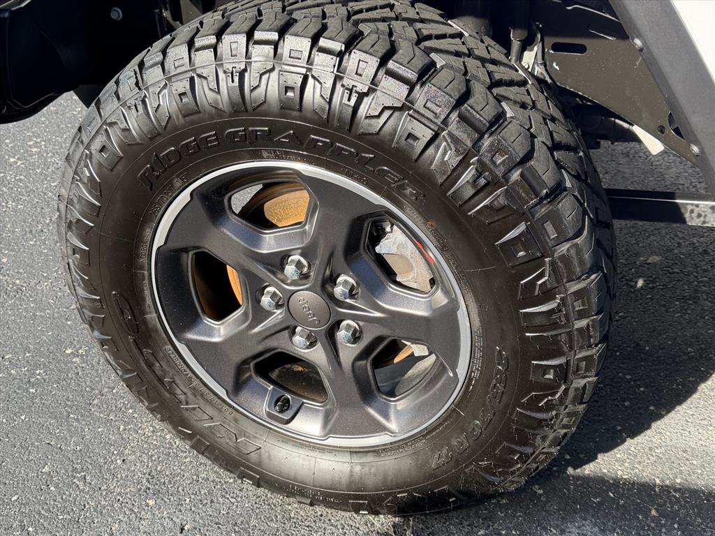 Used 2023 Jeep Gladiator Sport image 8