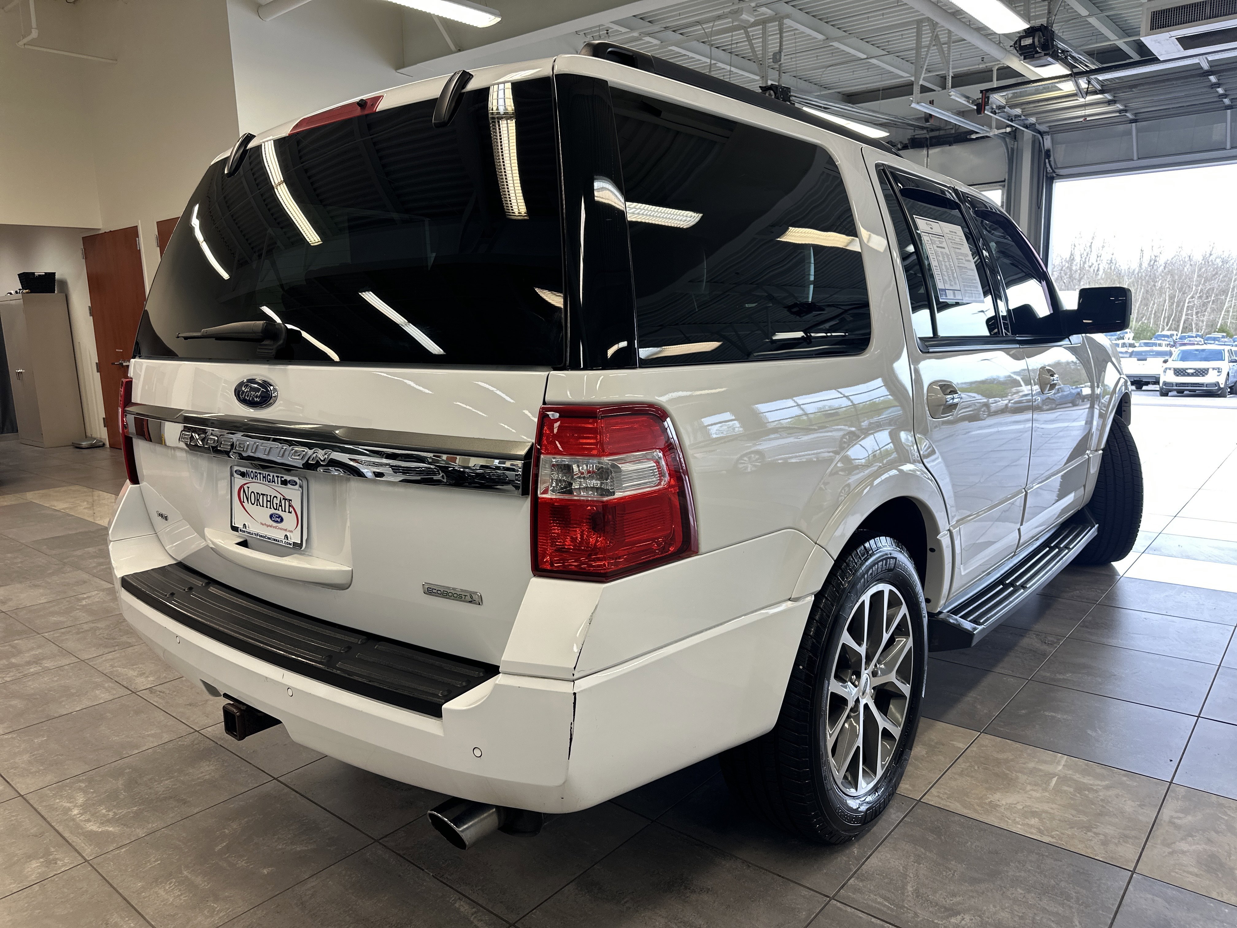 Used 2016 Ford Expedition XLT w/ Equipment Group 202A image 15