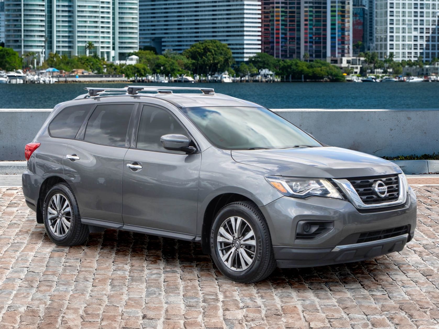 Used 2019 Nissan Pathfinder S image 3