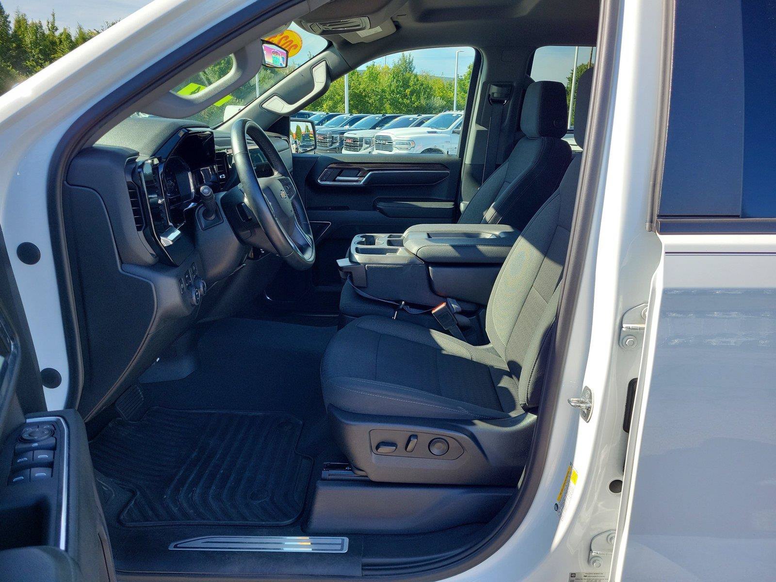 Used 2023 Chevrolet Silverado 1500 LT AWD/4WD image 15