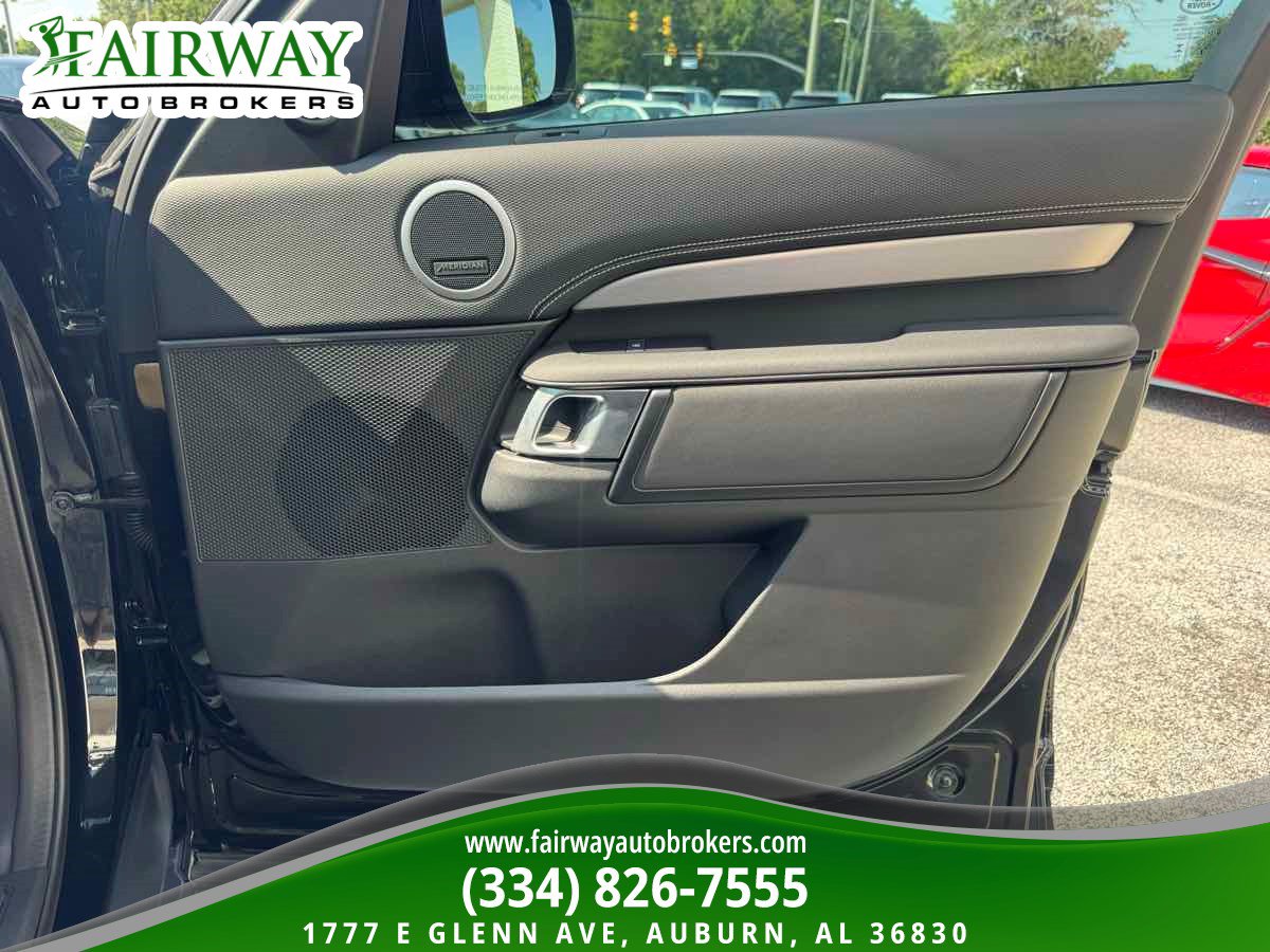 Used 2025 Land Rover Discovery Dynamic SE AWD/4WD image 30