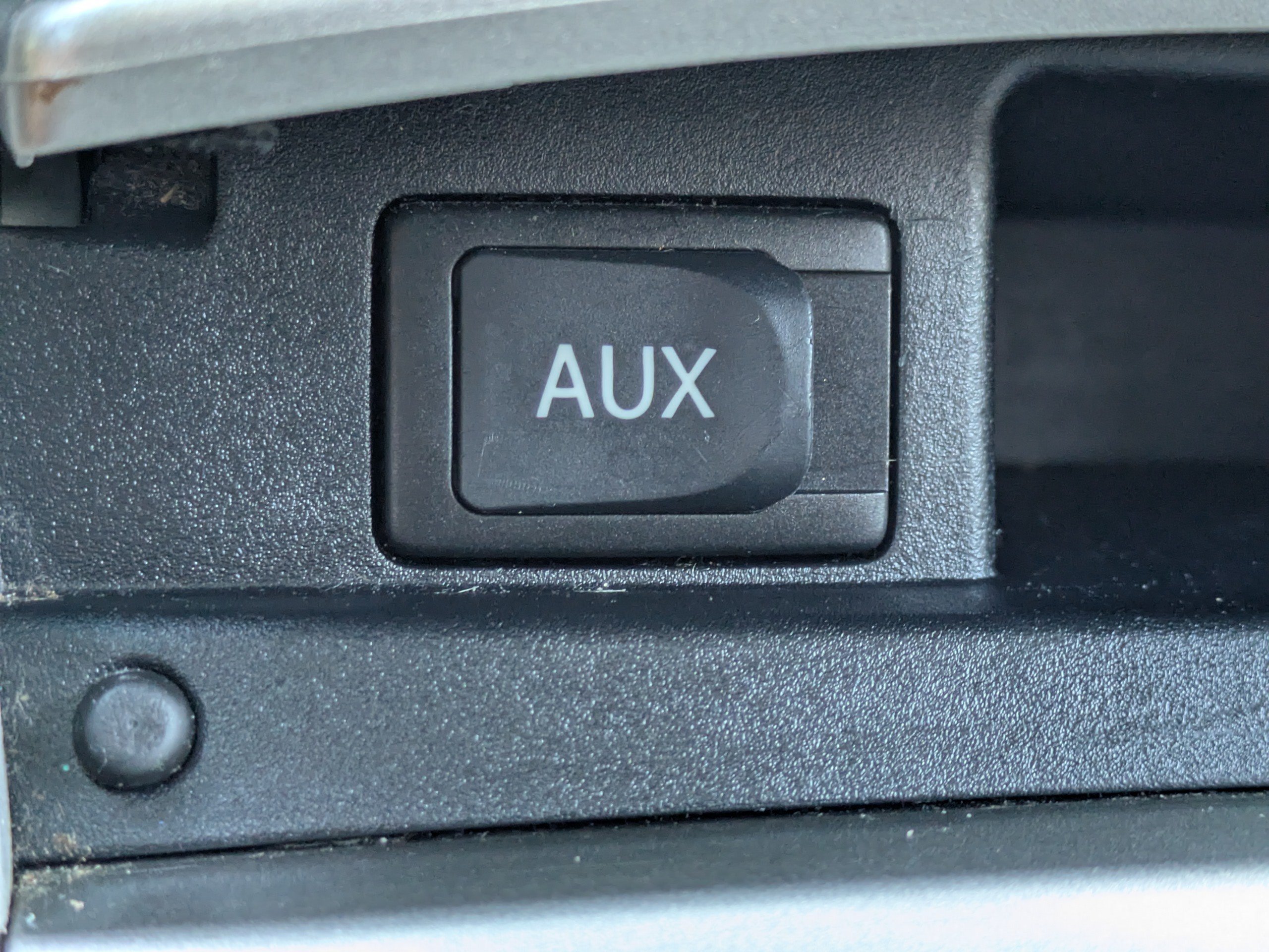Used 2012 Toyota Highlander FWD w/ Cold Weather Pkg image 24
