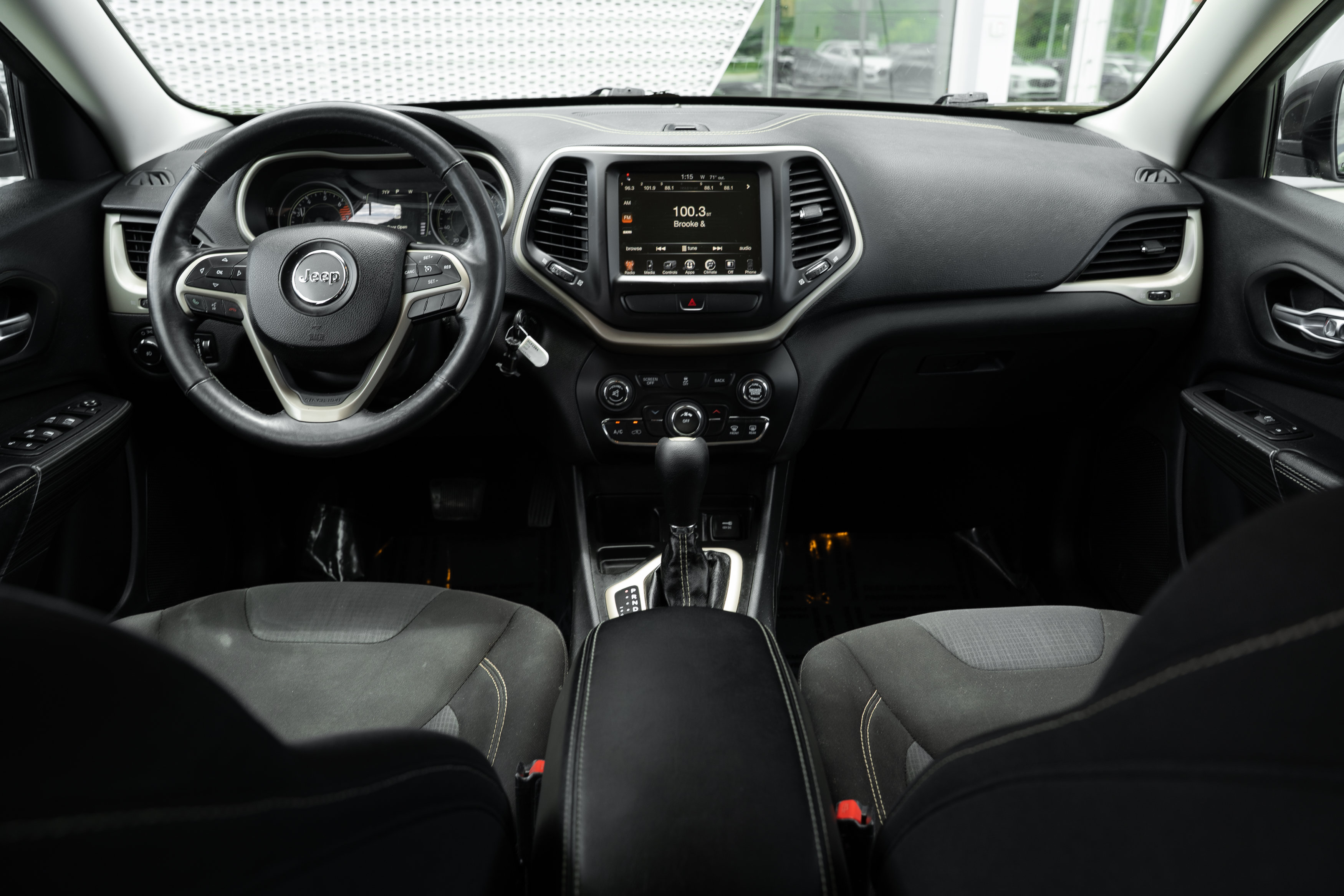 Used 2016 Jeep Cherokee Latitude w/ Cold Weather Group FWD image 8