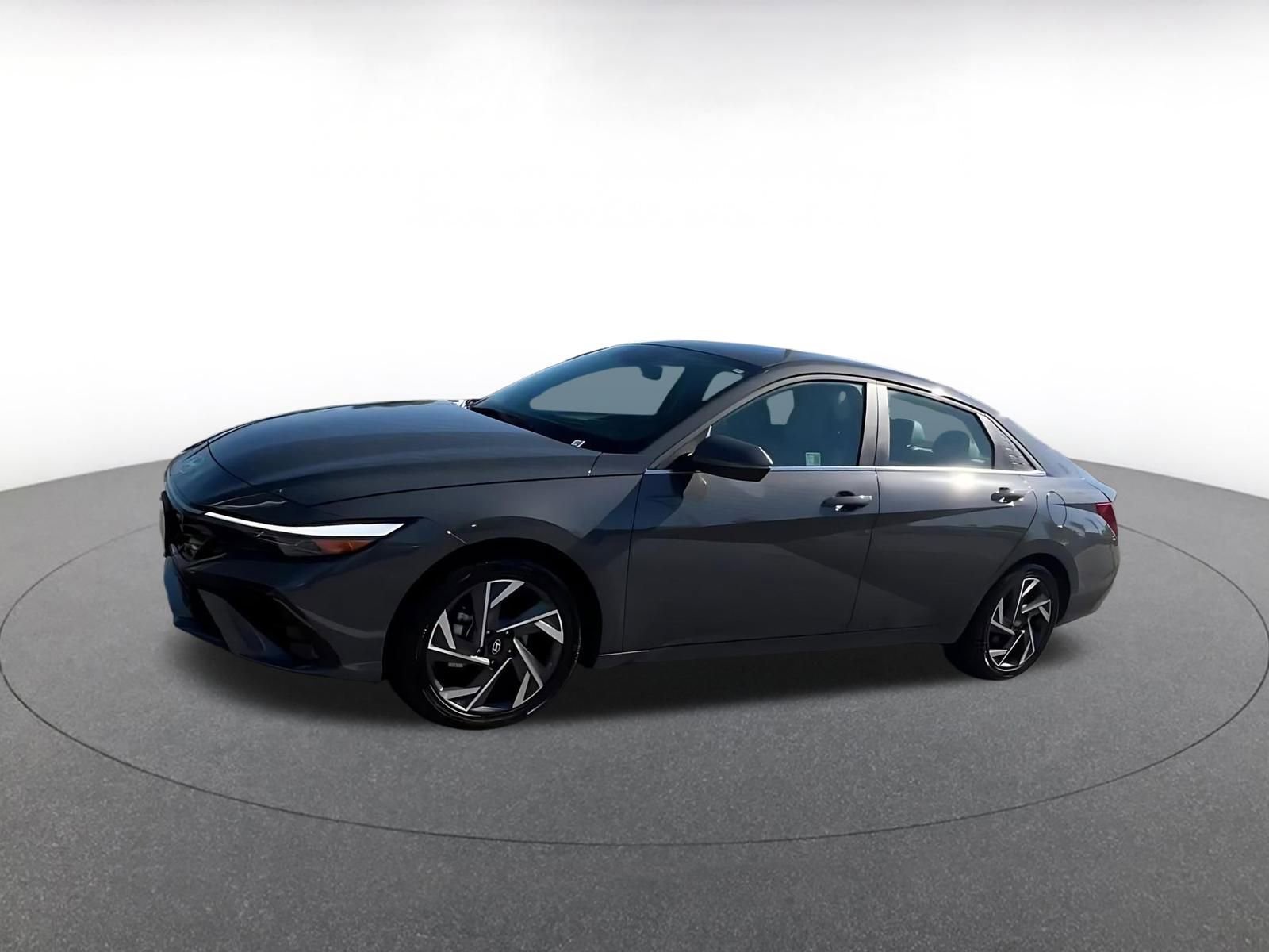 Used 2025 Hyundai Elantra Limited image 8