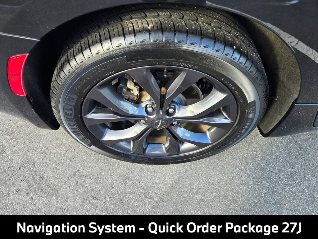 Used 2019 Chrysler Pacifica Touring-L Plus w/ Advanced Safetytec Group FWD image 12