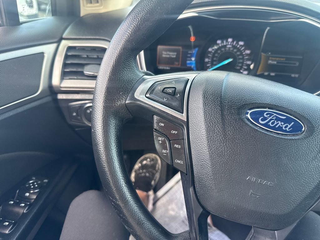 Used 2017 Ford Fusion SE w/ Fusion SE Technology Package FWD image 35