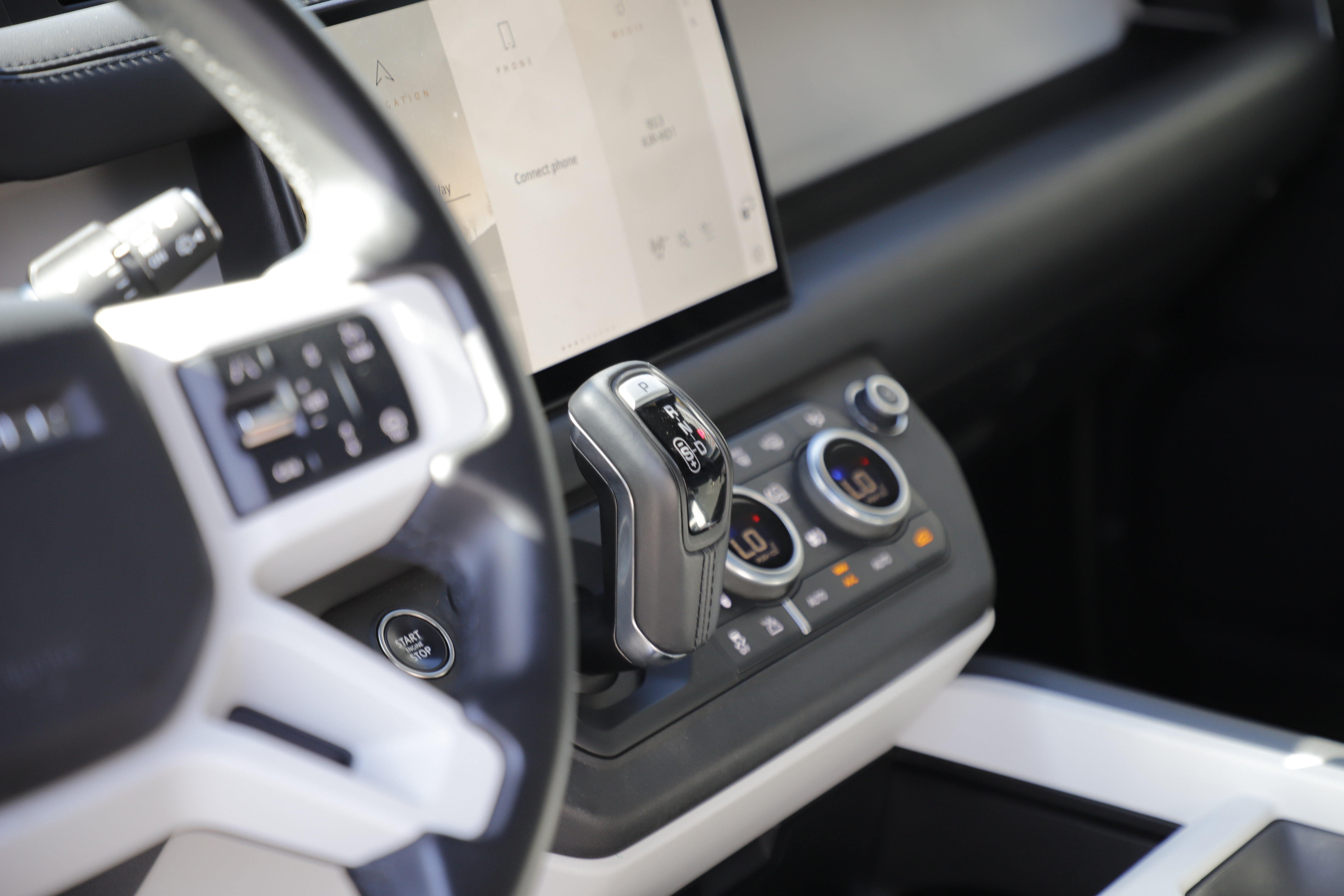 Certified 2025 Land Rover Defender 130 X-Dynamic SE AWD/4WD image 22