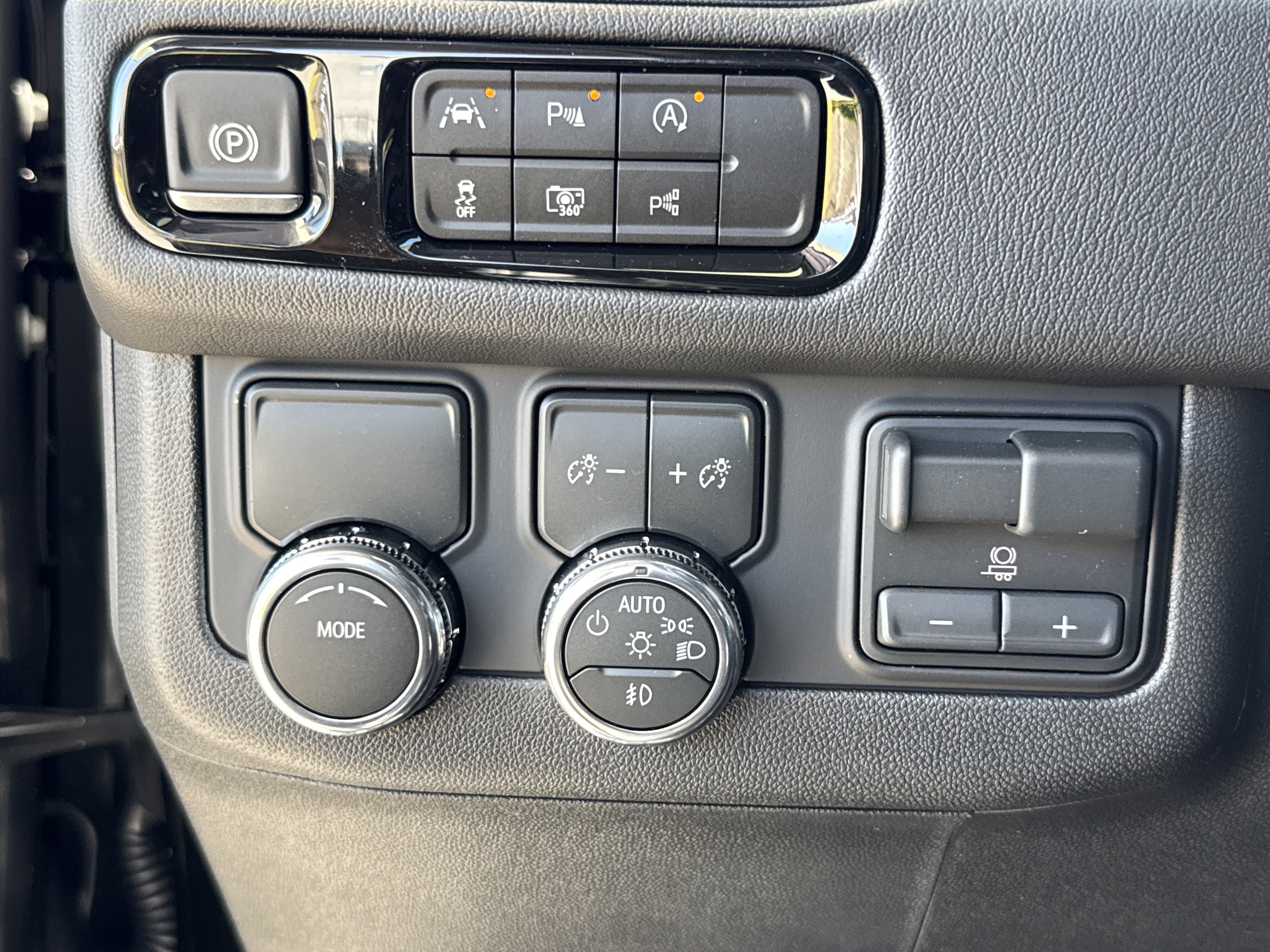New 2026 GMC Yukon XL Denali w/ Denali Reserve Package RWD image 19