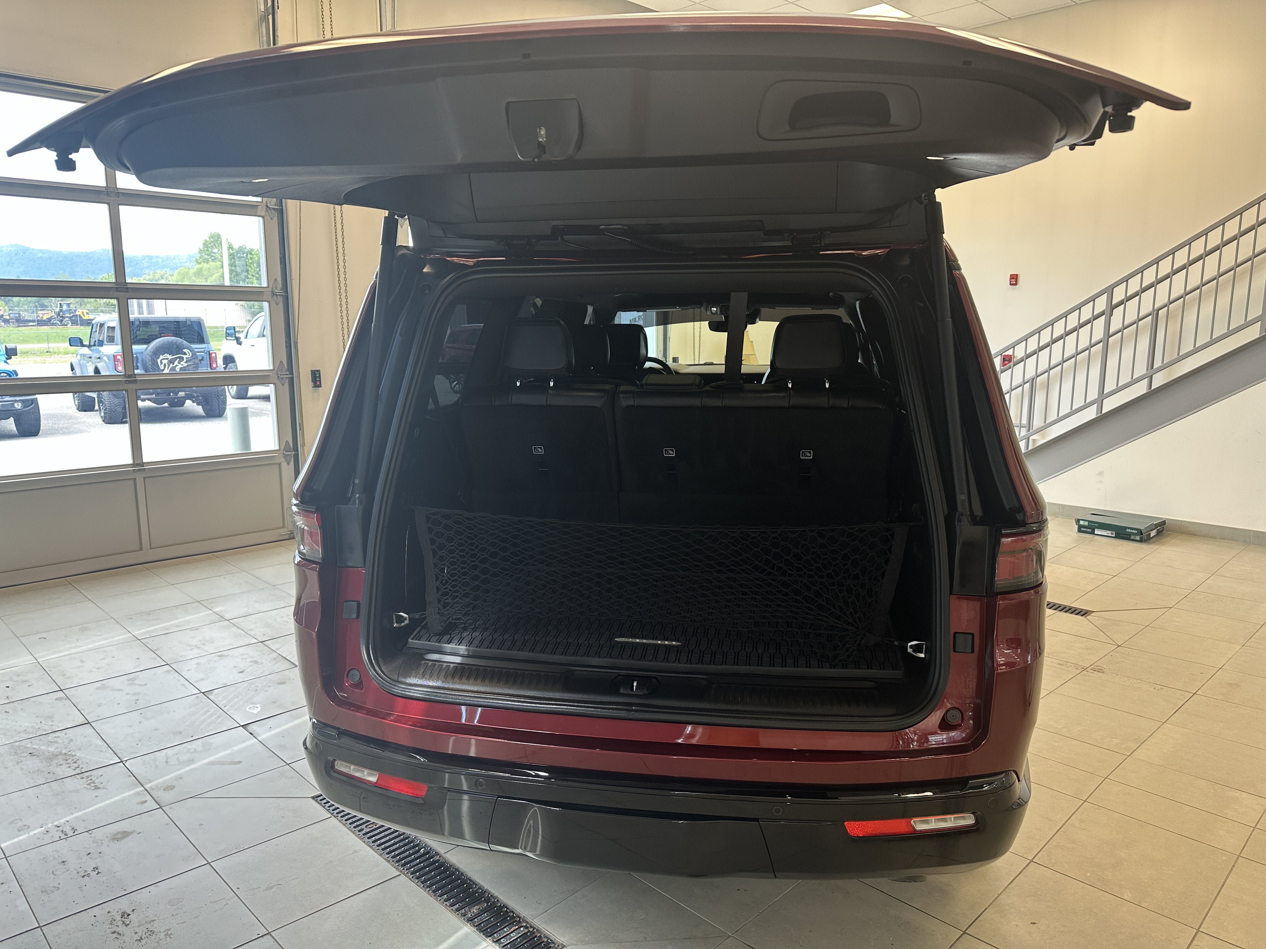 Used 2024 Jeep Wagoneer Series II AWD/4WD image 6