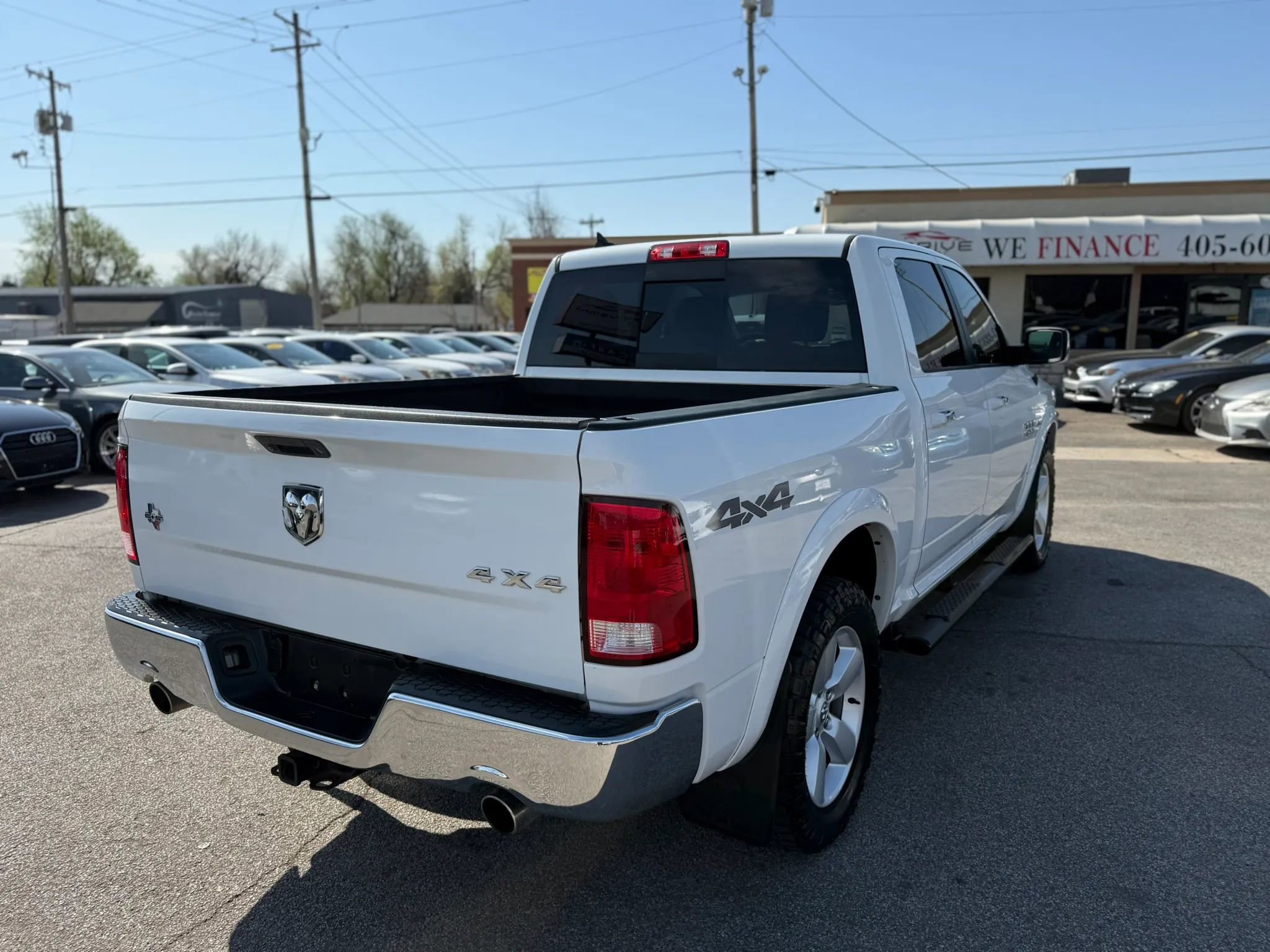 Used 2018 RAM 1500 SLT AWD/4WD image 3