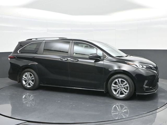 Used 2022 Toyota Sienna XSE AWD/4WD image 5