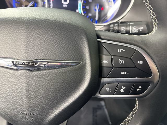 Used 2025 Chrysler Pacifica Select FWD image 13
