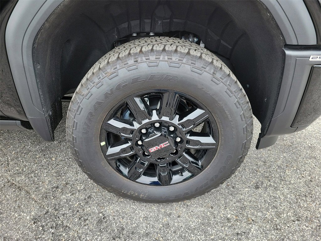 New 2026 GMC Sierra 2500 AT4 w/ AT4 Premium Plus Package image 6