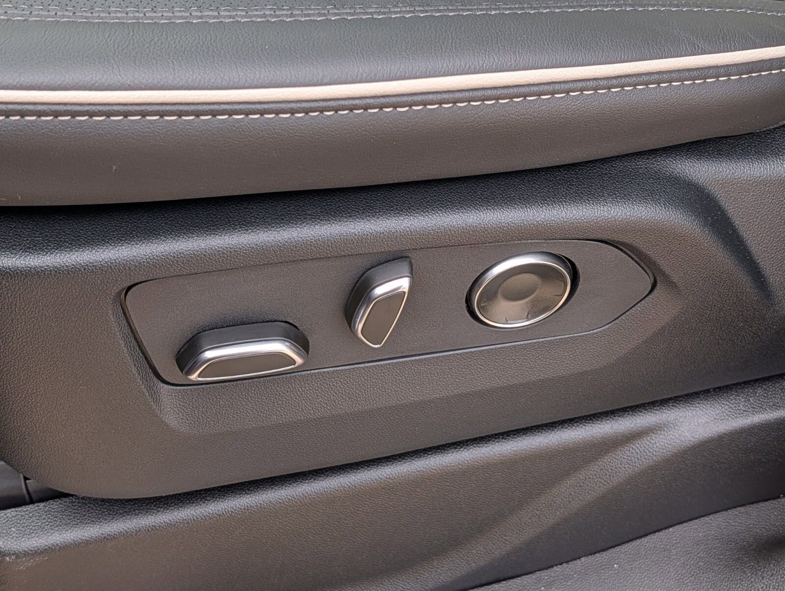 New 2026 Cadillac Escalade Luxury image 27