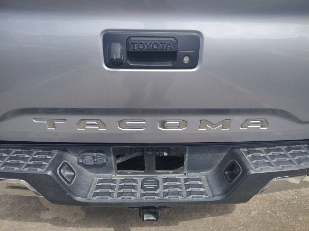 Certified 2020 Toyota Tacoma TRD Off-Road AWD/4WD image 8