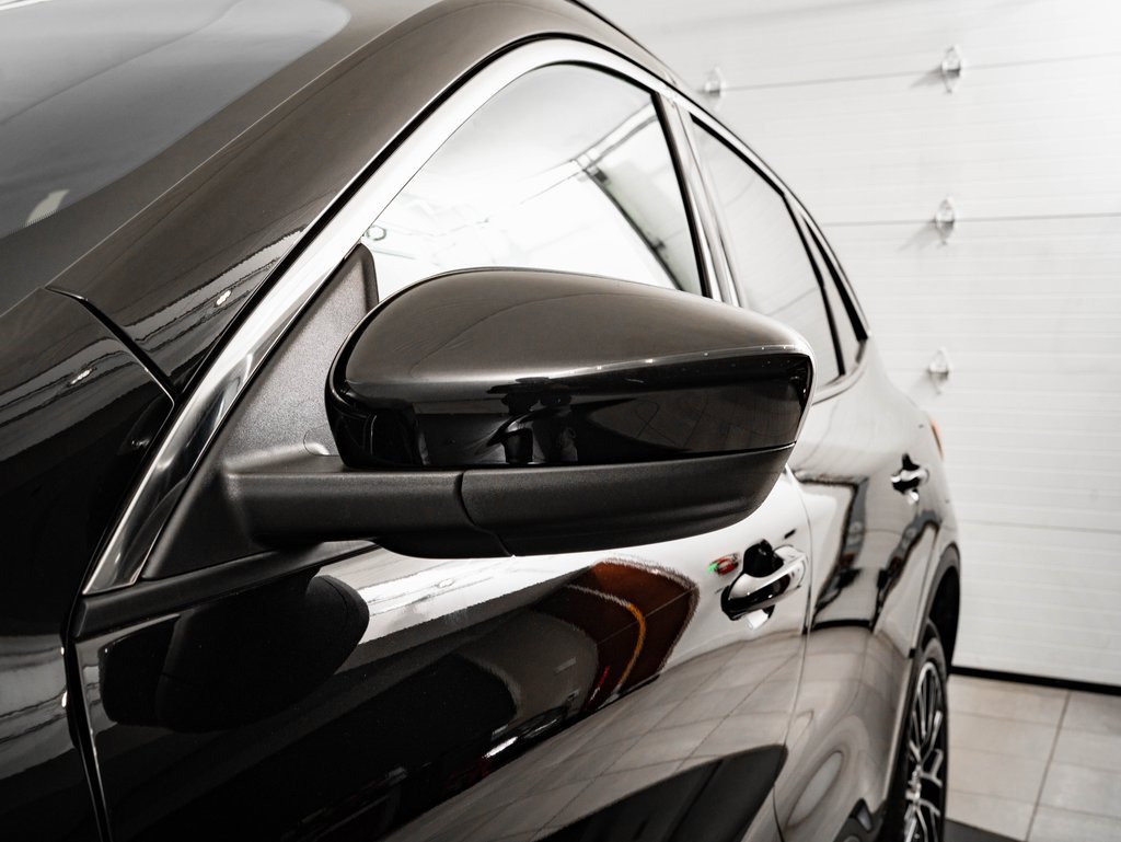 Used 2024 Ford Escape SE w/ Class II Trailer Tow Package image 14