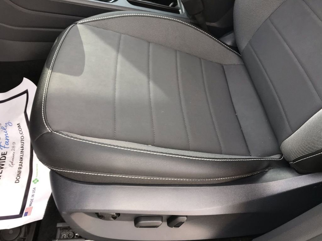 Used 2024 Volkswagen Taos SE image 12