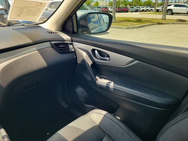 Used 2020 Nissan Rogue Sport SL w/ Premium Package FWD image 11