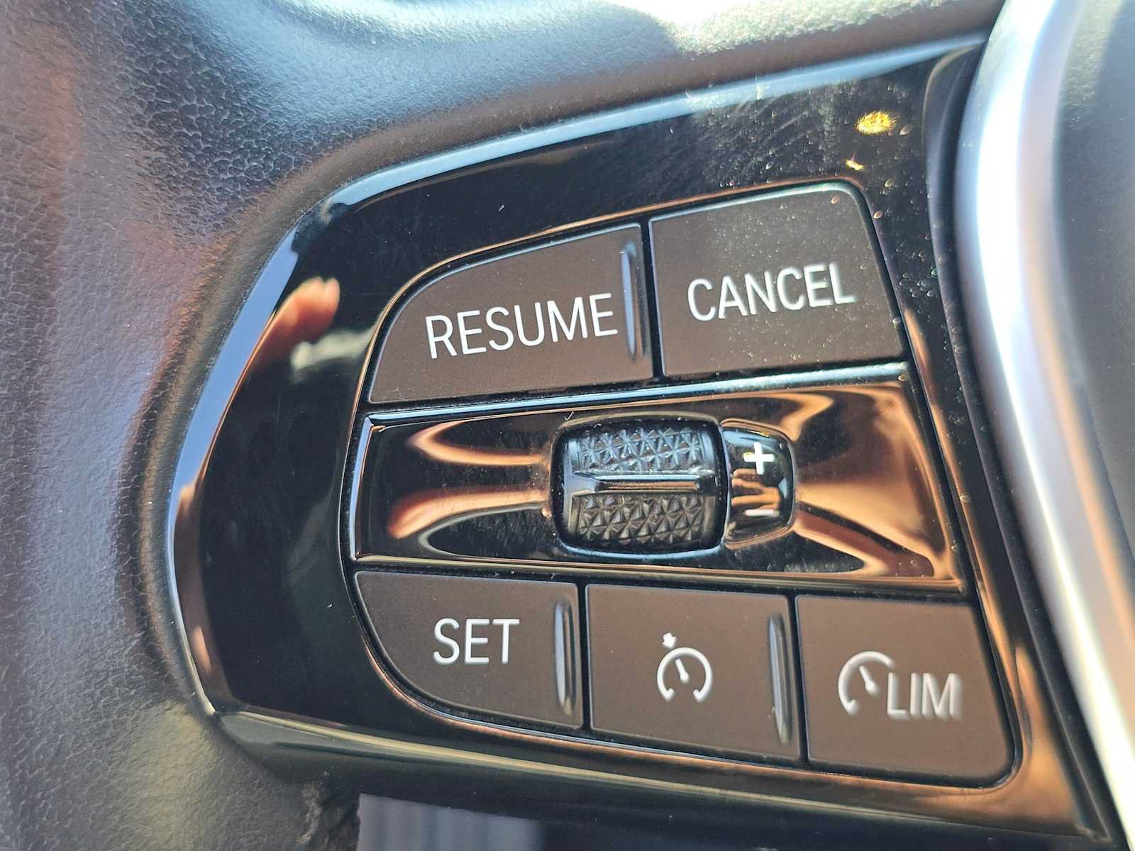 Used 2021 BMW 530e w/ Parking Assistance Package RWD image 29