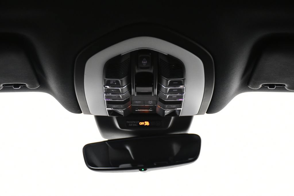 Certified 2023 Porsche Macan AWD/4WD image 18