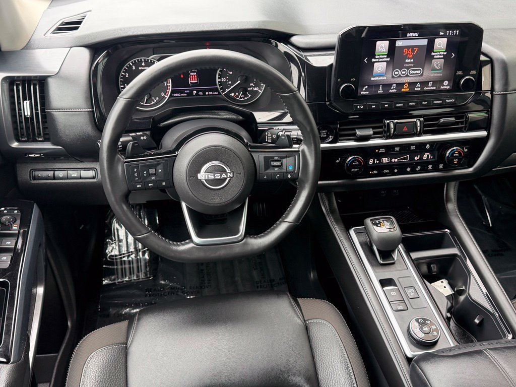 Used 2025 Nissan Pathfinder SL w/ Black Appearance Package AWD/4WD image 17