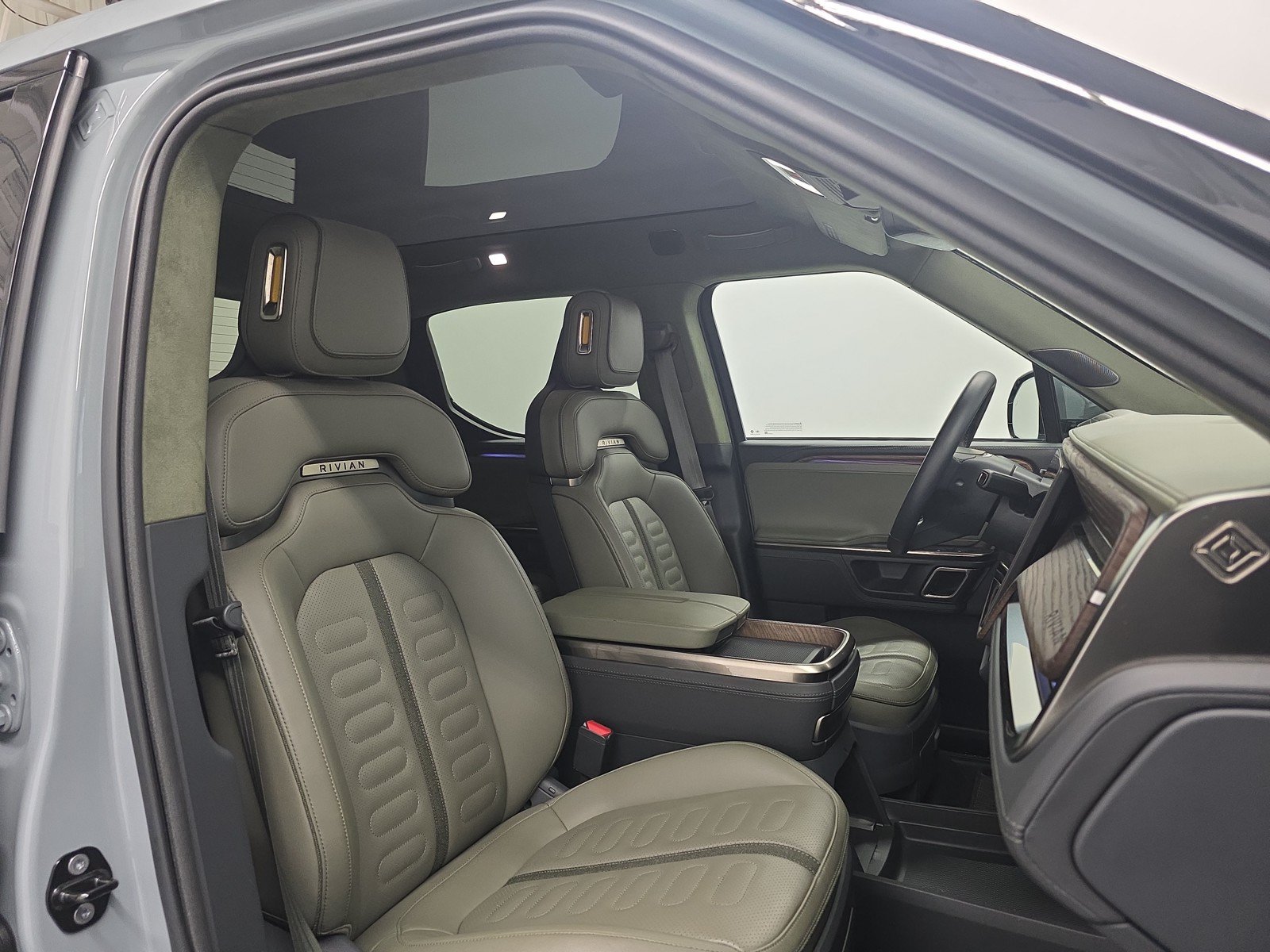 Used 2022 Rivian R1T Adventure AWD/4WD image 23
