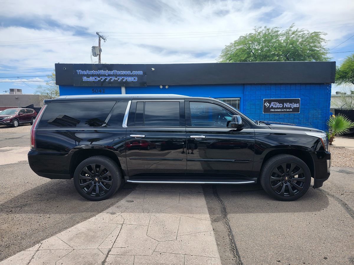 Used 2017 Cadillac Escalade ESV Luxury image 7