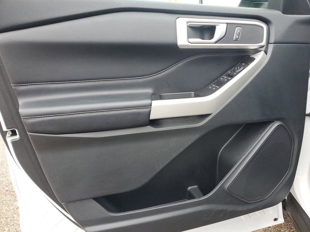 Used 2022 Ford Explorer XLT image 11