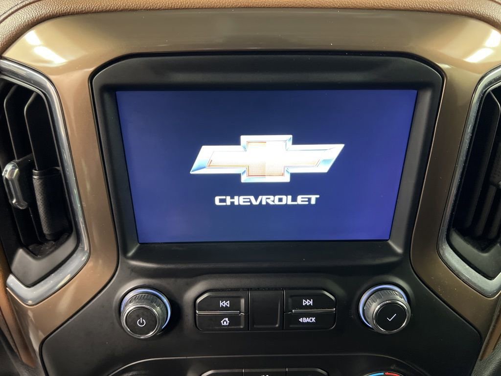 Used 2022 Chevrolet Silverado 1500 High Country w/ Technology Package image 9