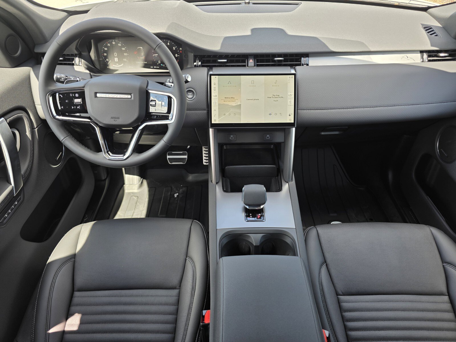 New 2026 Land Rover Discovery Sport Landmark image 4