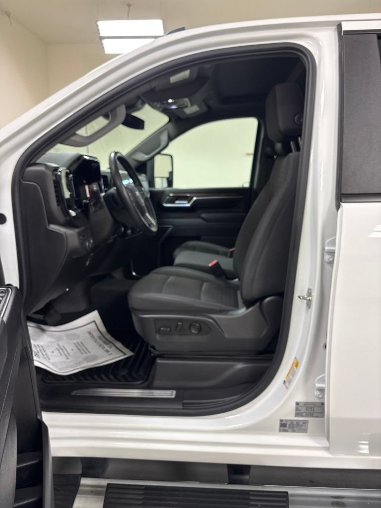 Used 2025 Chevrolet Silverado 2500 LT w/ Convenience Package AWD/4WD image 10