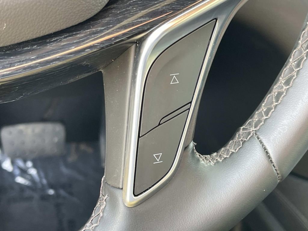 Certified 2025 Cadillac XT5 Premium Luxury image 42