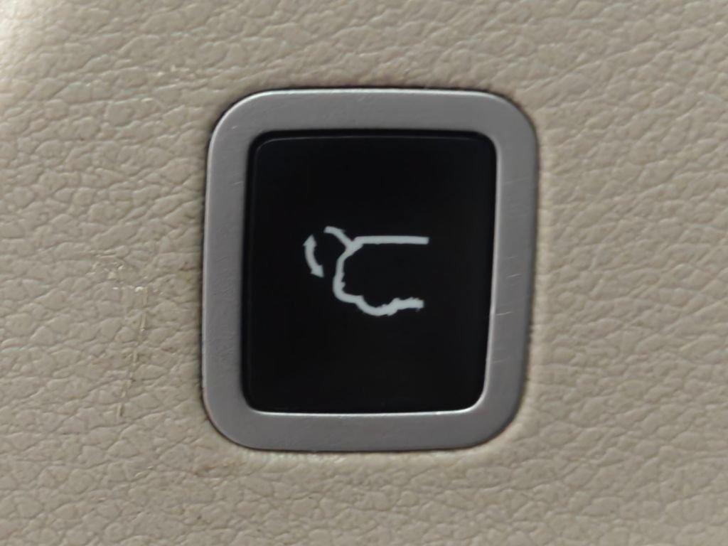Used 2017 Chrysler Pacifica Touring-L FWD image 35