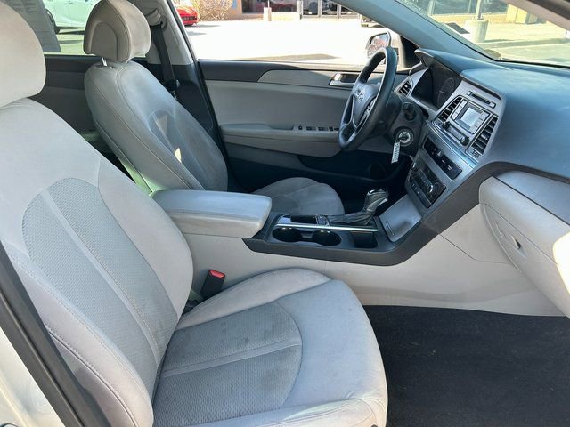 Used 2015 Hyundai Sonata SE image 25