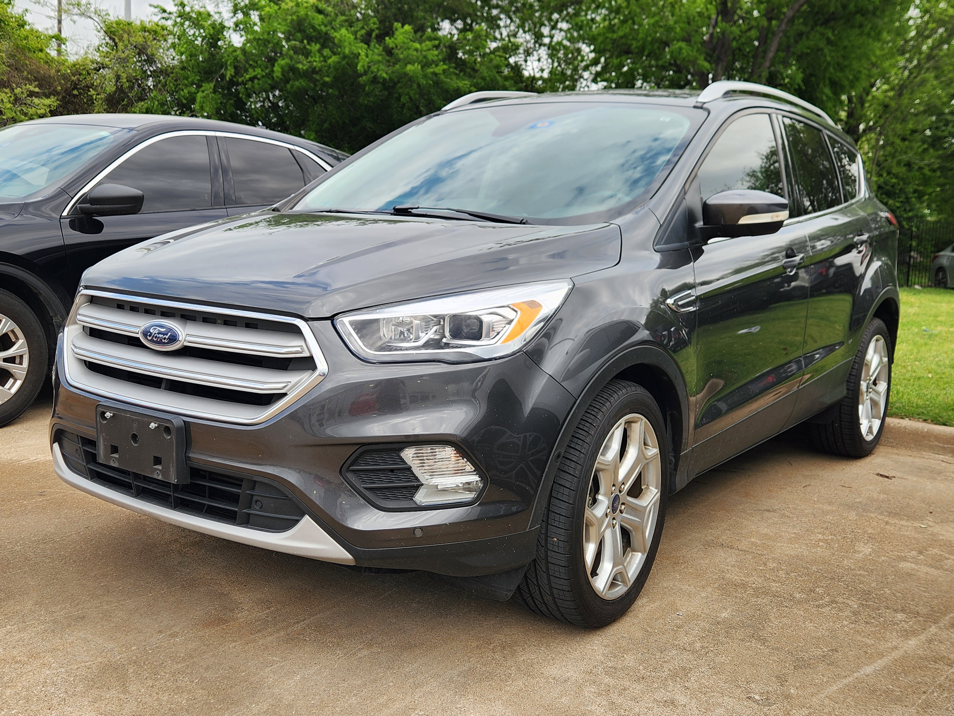 Used 2019 Ford Escape Titanium image 3