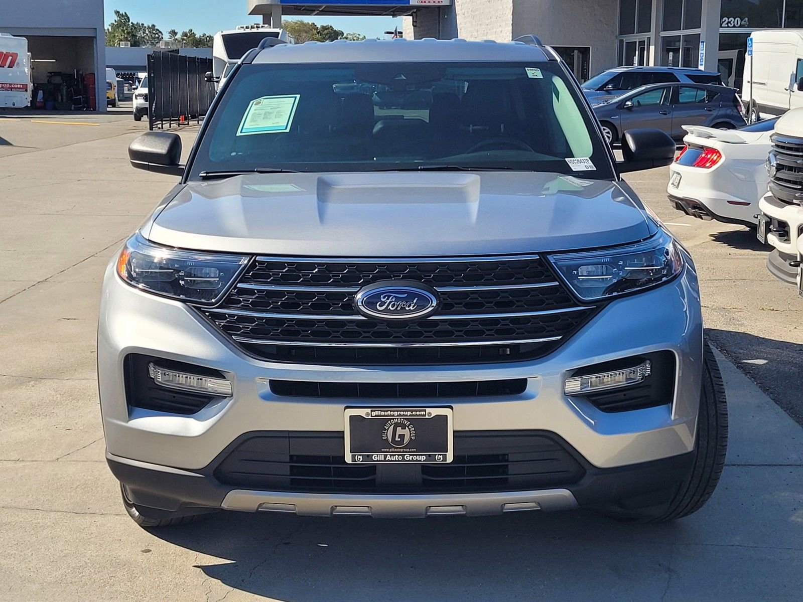 Used 2022 Ford Explorer XLT w/ Equipment Group 202A image 2