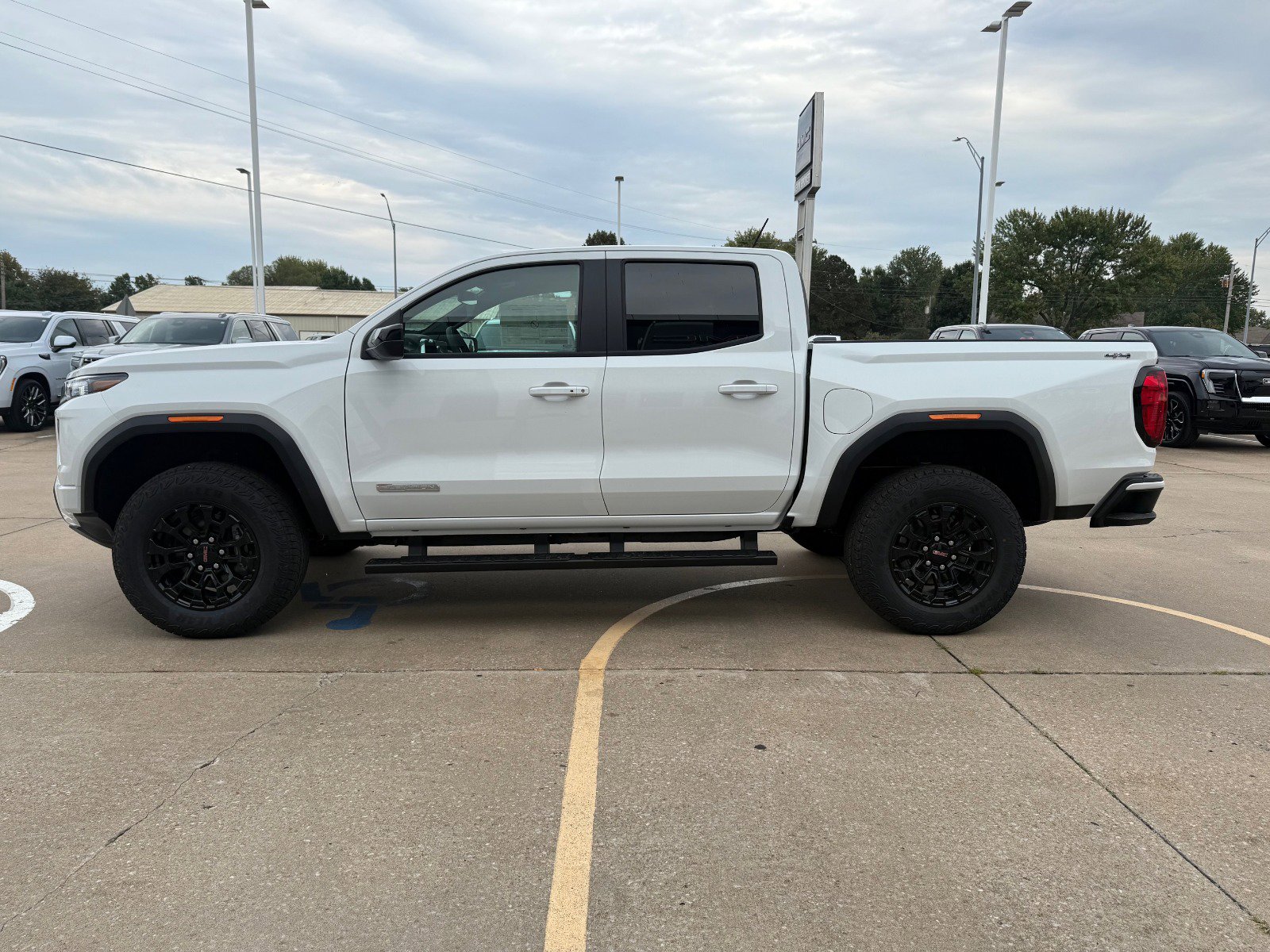 New 2026 GMC Canyon Elevation image 6