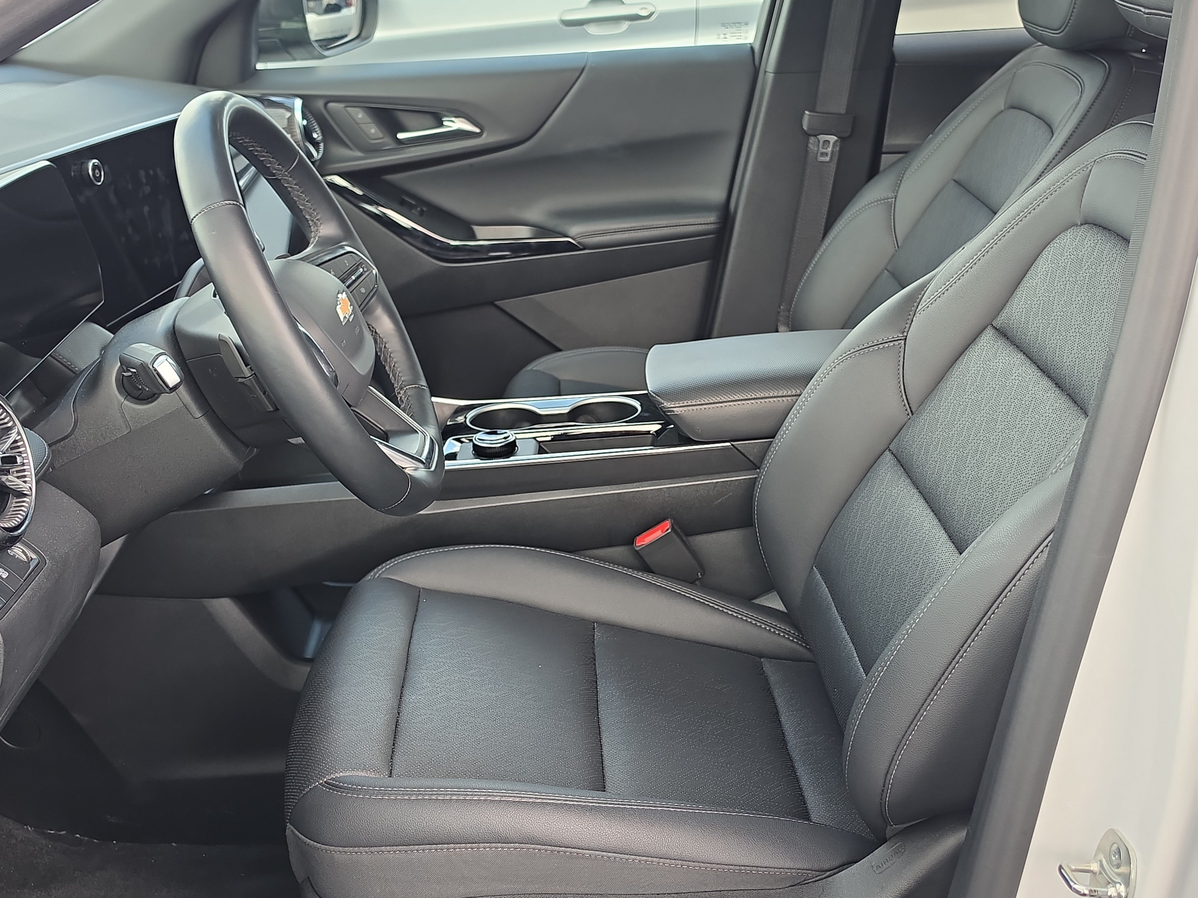 Certified 2026 Chevrolet Equinox LT w/ Convenience Package II FWD image 11