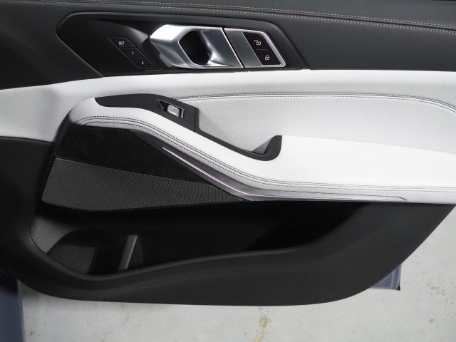 Used 2024 BMW X7 xDrive40i image 75