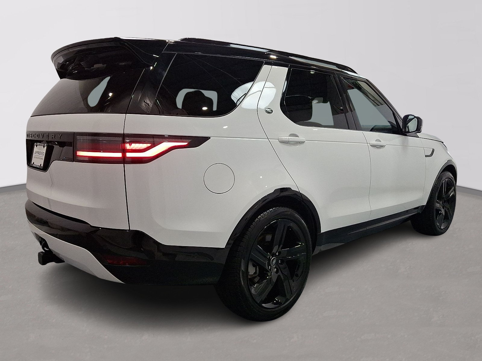 Certified 2025 Land Rover Discovery Dynamic SE AWD/4WD image 4