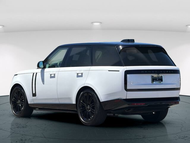Used 2024 Land Rover Range Rover SE AWD/4WD image 4
