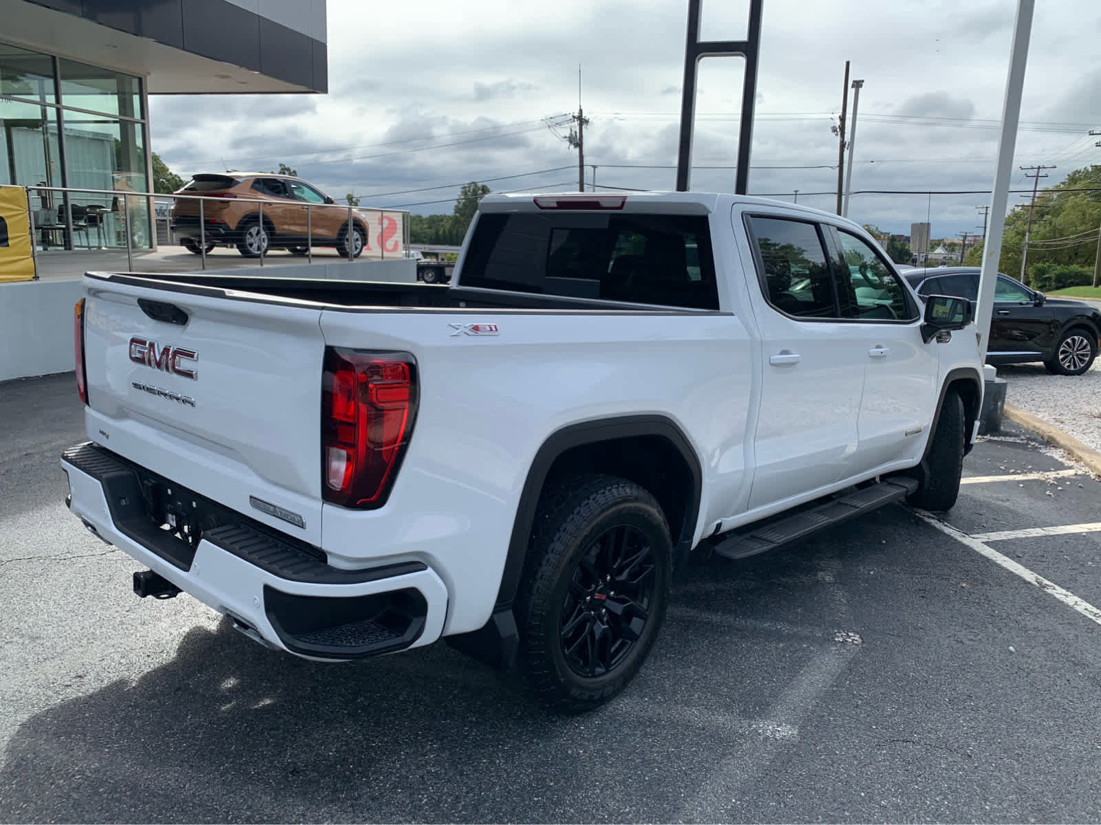 Used 2025 GMC Sierra 1500 Elevation w/ Elevation Premium Package image 5