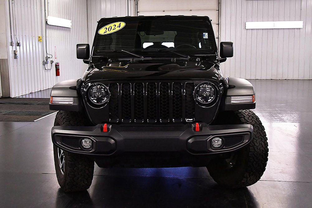 Used 2024 Jeep Wrangler Unlimited Rubicon image 2
