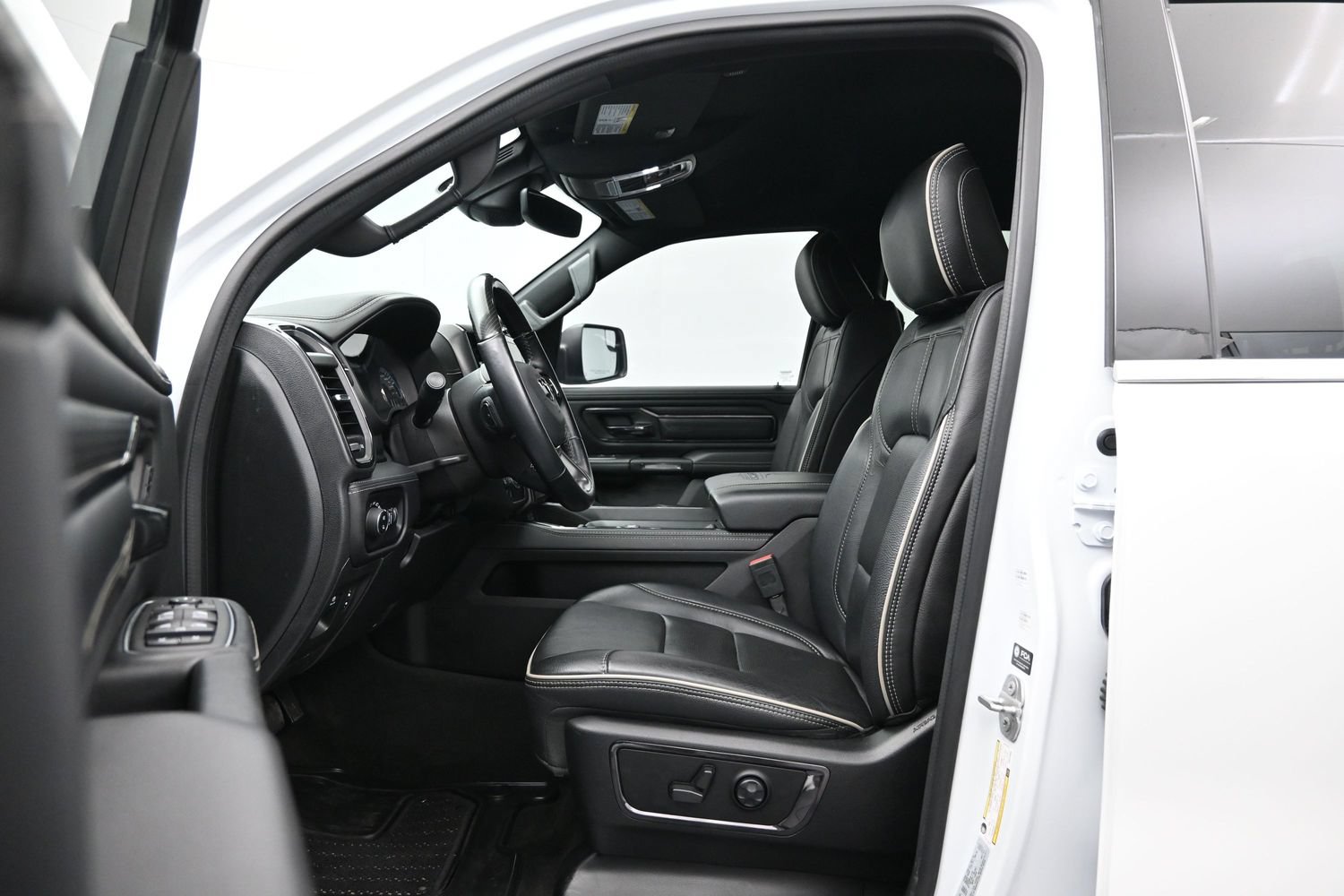 Used 2022 RAM 1500 Limited w/ Body Color Bumper Group AWD/4WD image 9